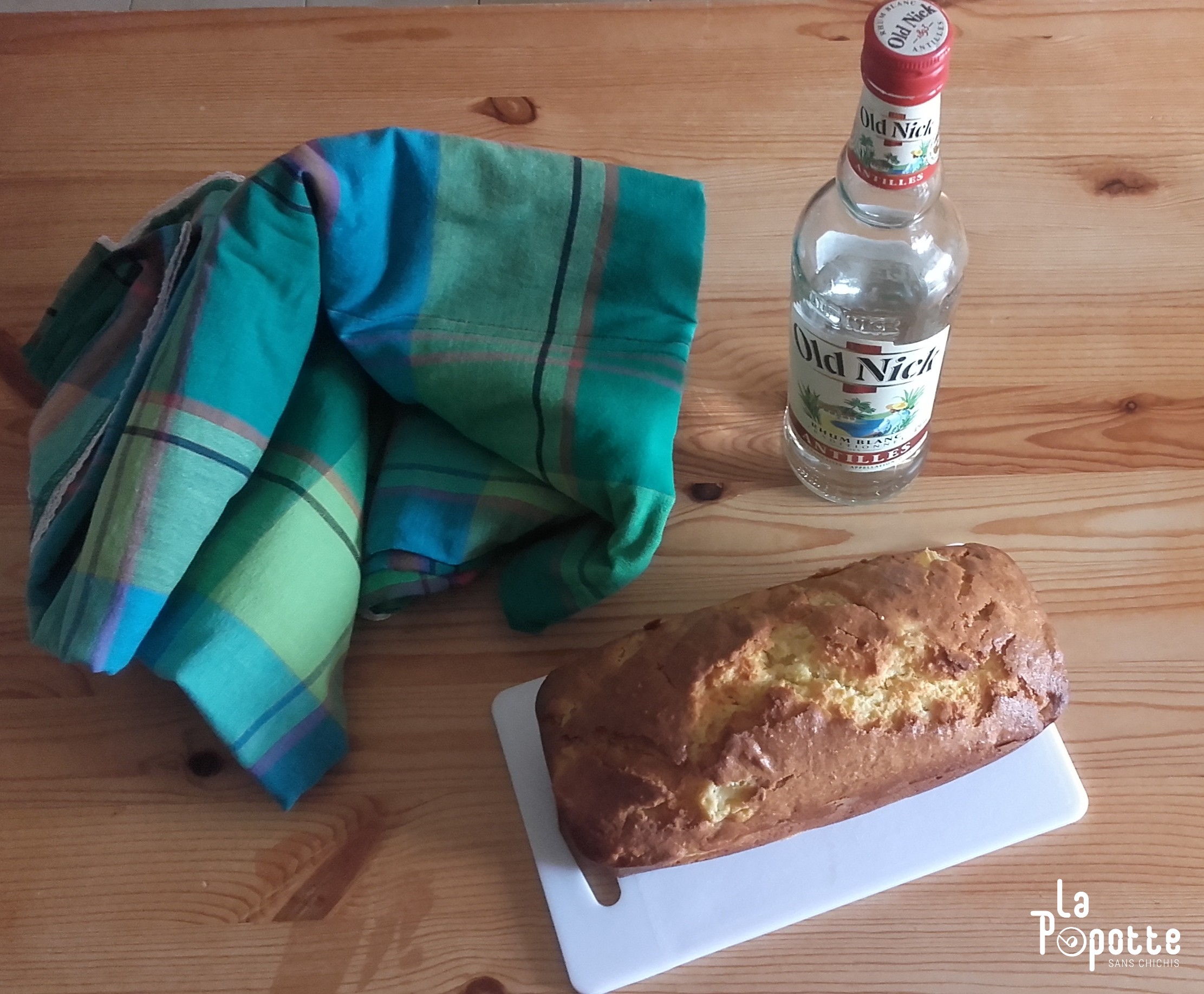 Cake à la noix de coco, ananas et rhum