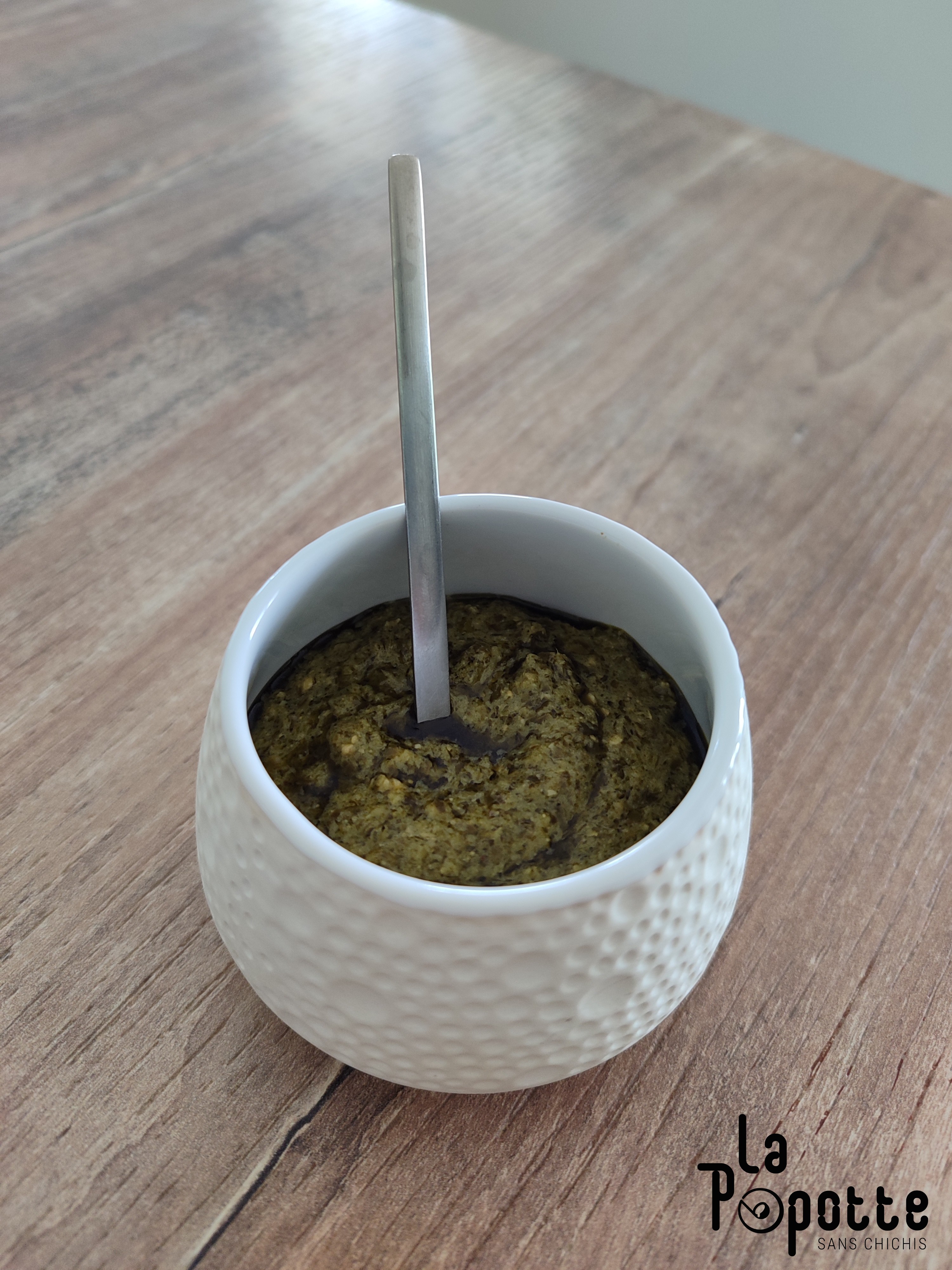 Pesto de fanes de radis
