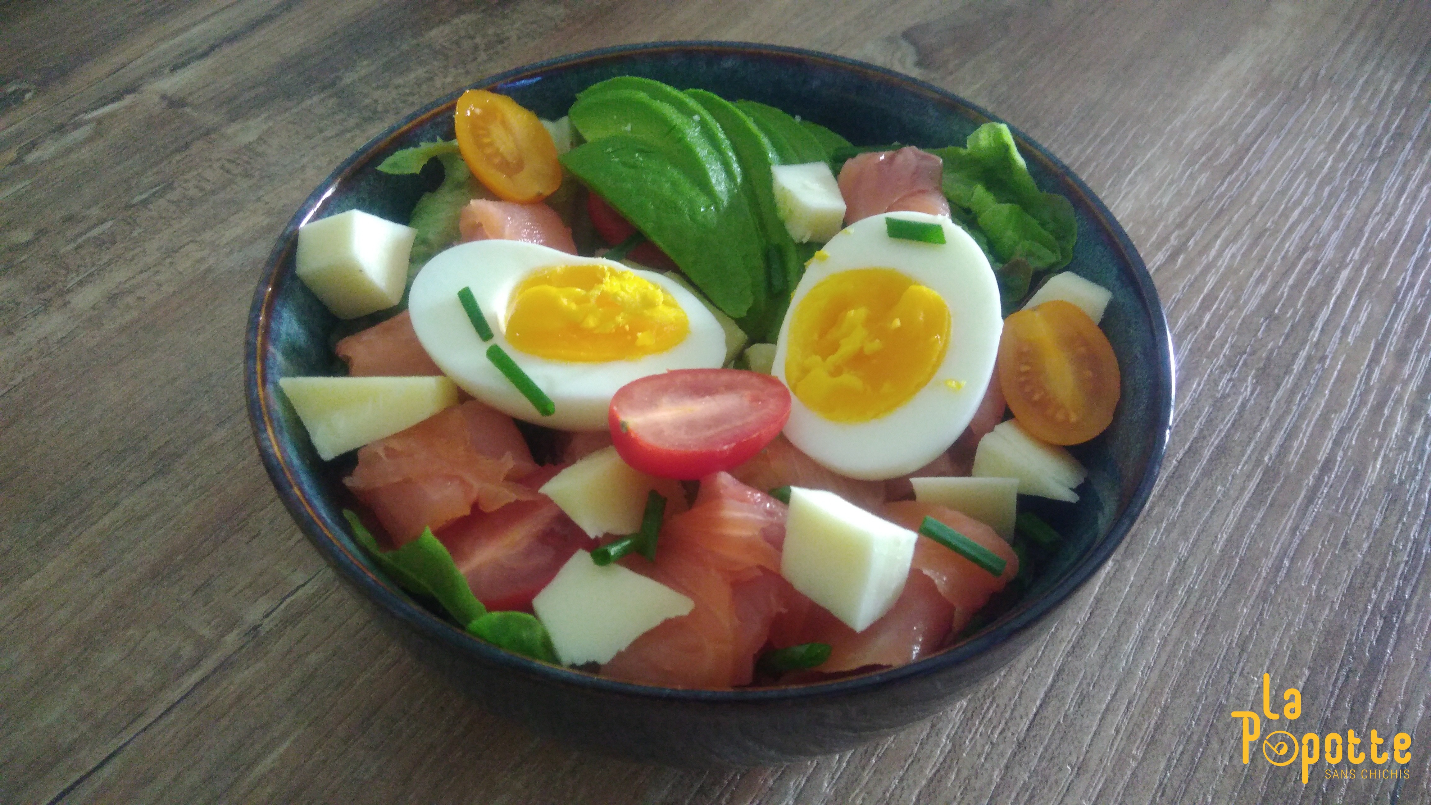 Poke bowl saumon, fromage de brebis