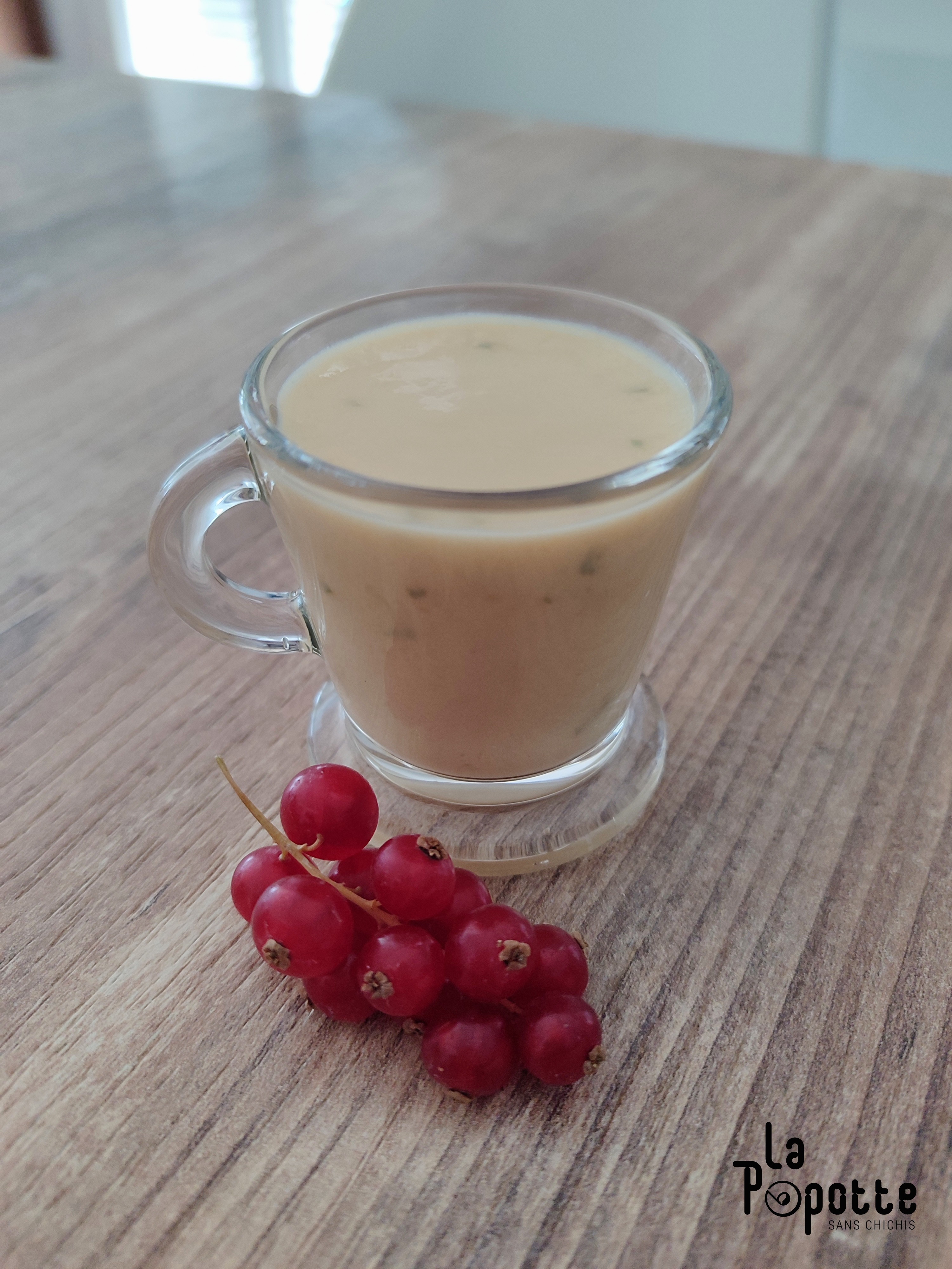 Smoothie aux pêches et verveine