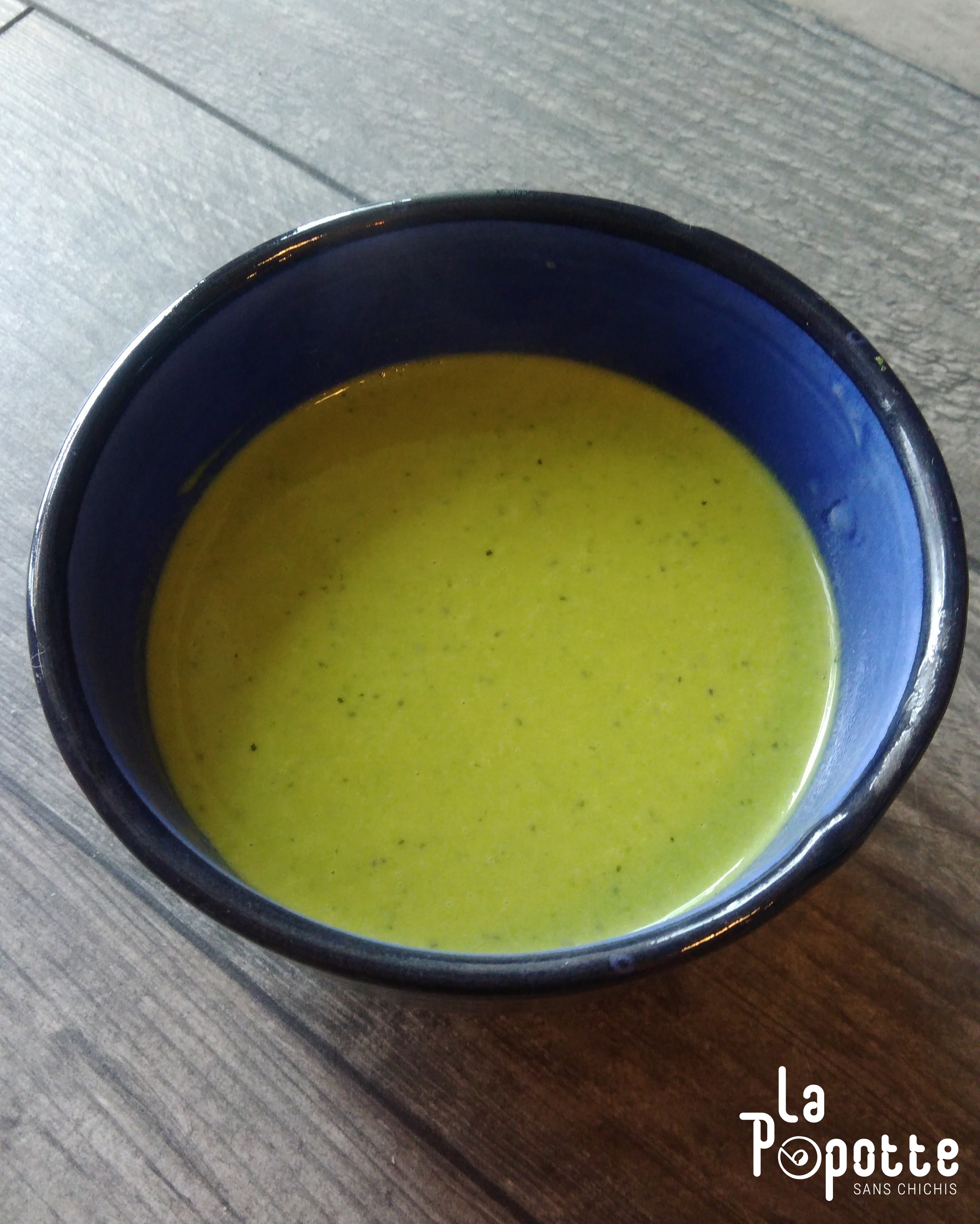 Soupe de petits pois à la menthe fraiche