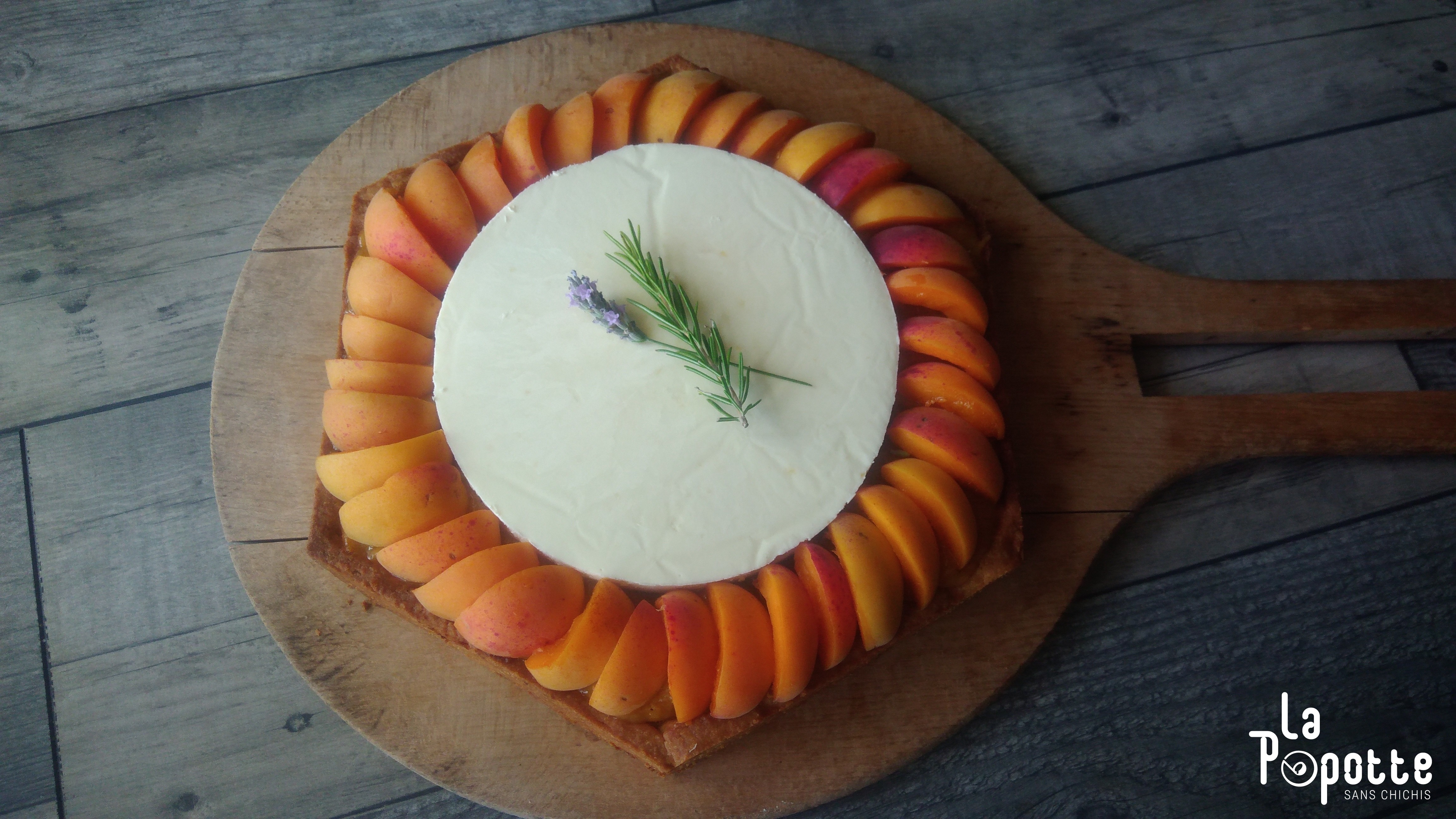 Tarte abricot pêche romarin
