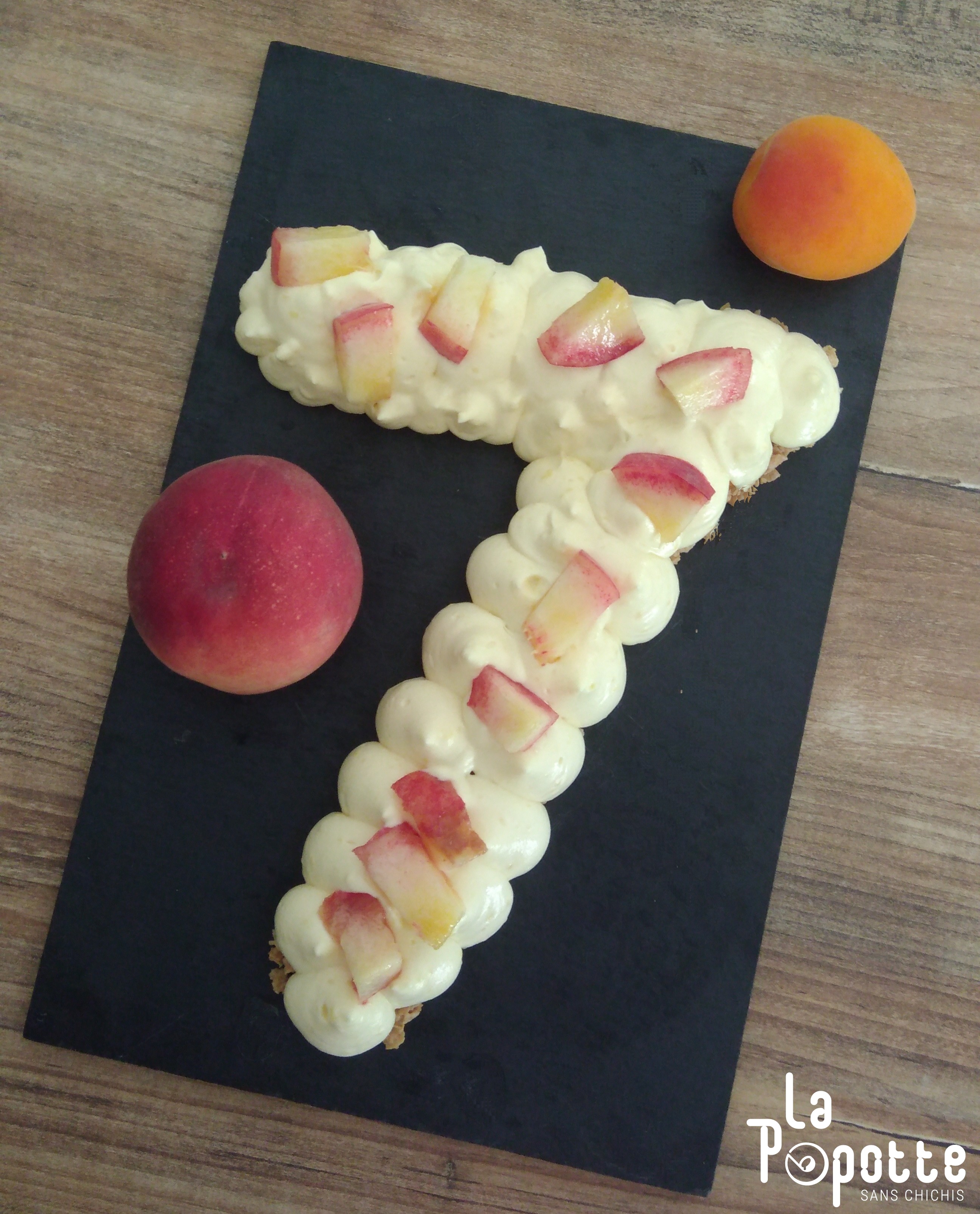https://www.lapopottesanschichis.fr/tarte-abricot-peche-romarin